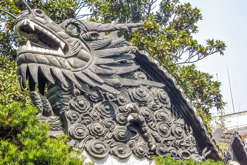 Kinesisk drake i Yuyuan Garden, Shanghai royaltyfria foton