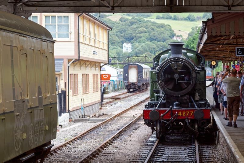 KINGSWEAR, DEVON/UK - 28 JUILLET : Locomotive à vapeur du BR 4277 GWR 420 image stock KINGSWEAR, DEVON/UK - 28 JUILLET : Locomotive à vapeur du BR 4277 GWR 420 image stock