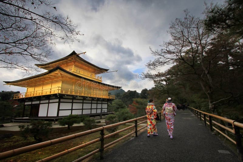 Kinkaku-JI, le pavillon d'or à Kyoto, Japon images stock Kinkaku-JI, le pavillon d'or à Kyoto, Japon images stock