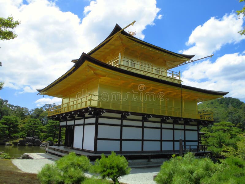Kinkaku-ji Zen Buddhist Temple i Kyoto, Japan arkivbild Kinkaku-ji Zen Buddhist Temple i Kyoto, Japan arkivbild