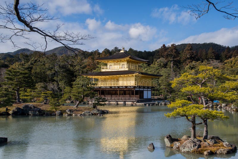 Kinkaku -kinkaku-ji, het Gouden Paviljoen, een Zen Buddhist-tempel in Kyoto, royalty-vrije stock afbeelding Kinkaku -kinkaku-ji, het Gouden Paviljoen, een Zen Buddhist-tempel in Kyoto, royalty-vrije stock afbeelding