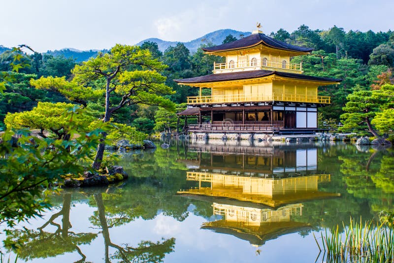 Kinkaku-kinkaku-ji, το χρυσό περίπτερο στο Κιότο, Ιαπωνία στοκ φωτογραφία με δικαίωμα ελεύθερης χρήσης