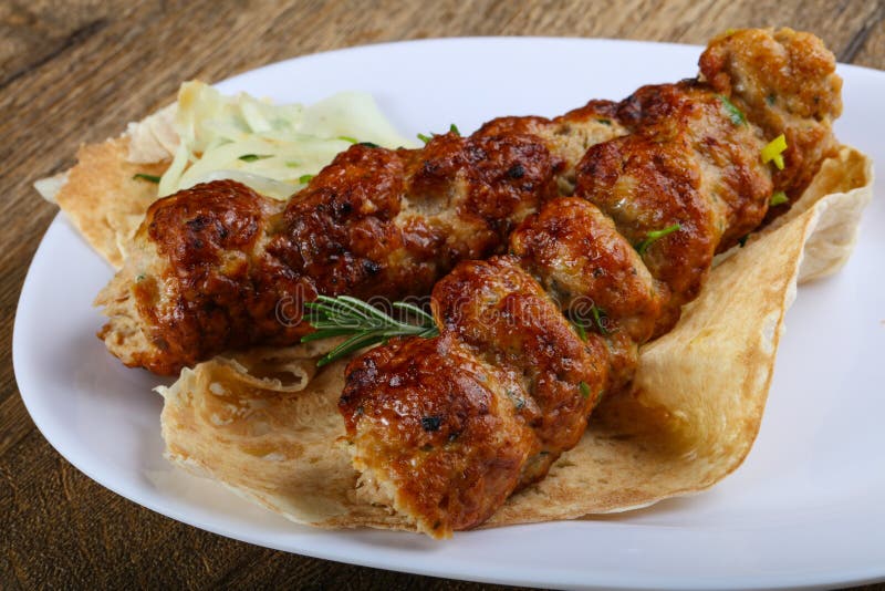 Kip kebab stock foto. Image of diner, vleespen, achtergrond 111774838