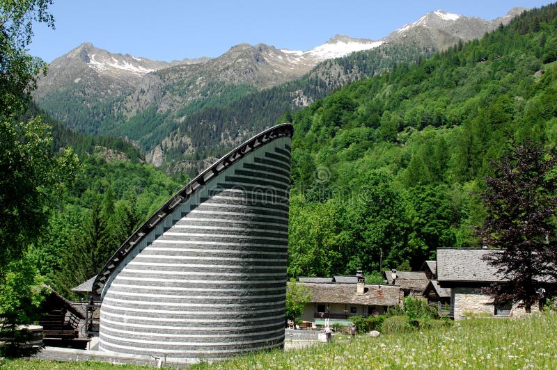 Kirche, Mogno, Ticino, die Schweiz lizenzfreie stockbilder Kirche, Mogno, Ticino, die Schweiz lizenzfreie stockbilder
