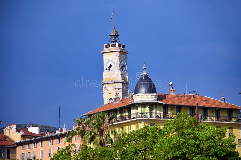 Kirche Notre Dame du Port mit Glockenturm und Uhr Nizza lizenzfreies stockfoto