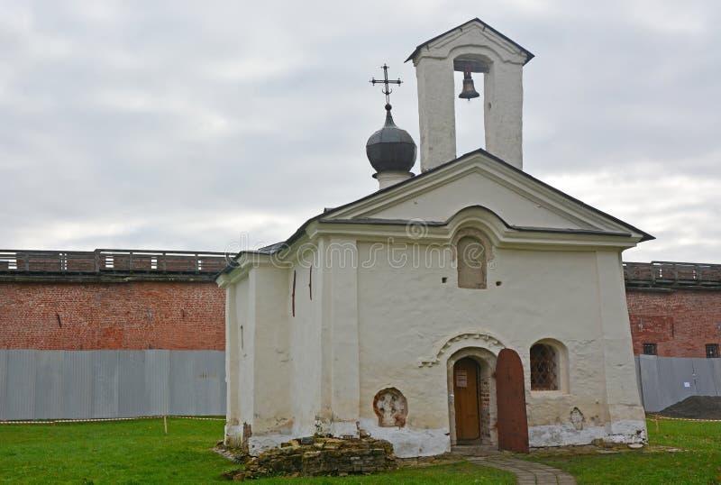 Kirche und rew stratilata novgorod kremlin in veliky novgorod