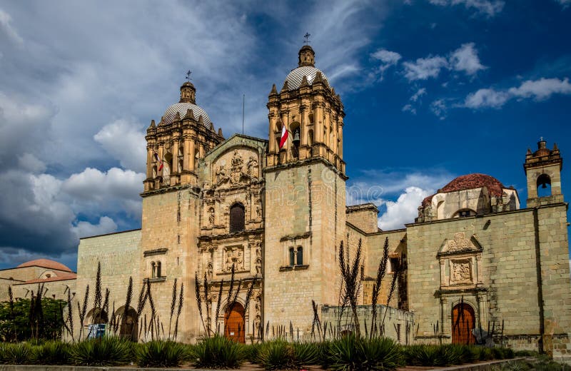 Kirche von Santo Domingo de Guzman - Oaxaca, Mexiko stockbilder Kirche von Santo Domingo de Guzman - Oaxaca, Mexiko stockbilder