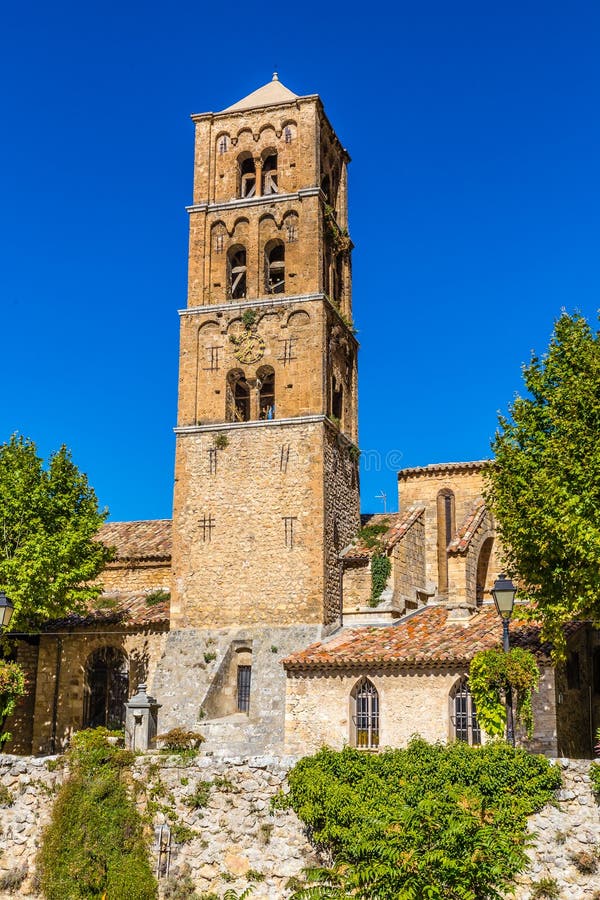 Kirchenglocke-Turm-Moustiers Sainte Marie, Frankreich lizenzfreies stockfoto Kirchenglocke-Turm-Moustiers Sainte Marie, Frankreich lizenzfreies stockfoto