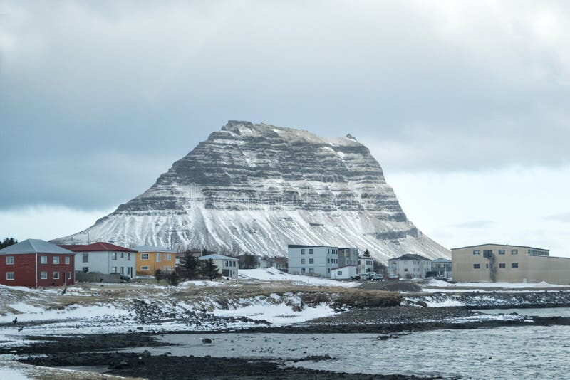 Kirkjufell Mountain in Grundarfjordur Nordküste der Isländischen Halbinsel Snaefellsnes, Island stockbilder Kirkjufell Mountain in Grundarfjordur Nordküste der Isländischen Halbinsel Snaefellsnes, Island stockbilder