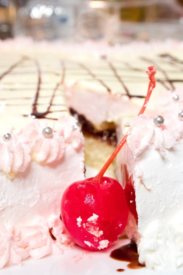 Kirsche im Sahnekuchen stockbild. Bild von ansicht, frucht - 1906163 Kirsche im Sahnekuchen stockbild. Bild von ansicht, frucht - 1906163