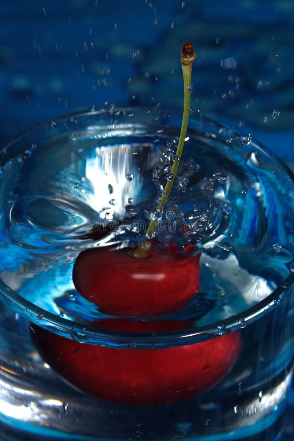 Kirschwasser-Spritzen lizenzfreie stockfotos