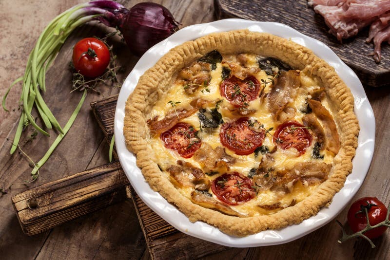 Kish Open Pie with Tomatoes, Bacon, Spinach in White Baking Dish Stock ...