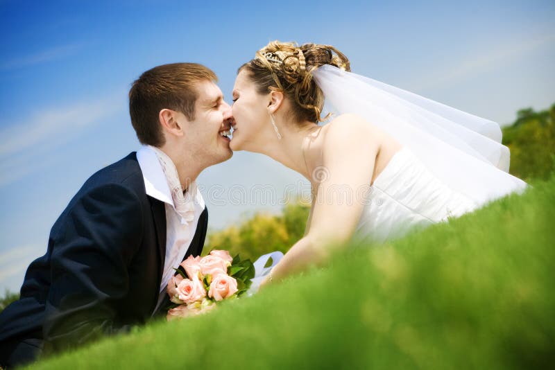 Kiss of bride and groom