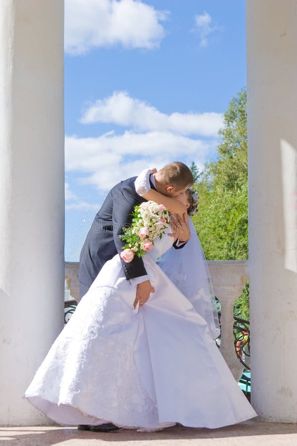 The kiss near the column