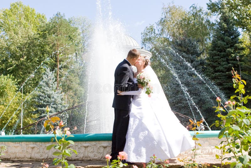 Kiss in park