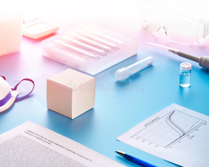 Kit de diagnosticare a pcr sarscov2. acesta este kit rtqpcr folosind reverstranscrierea în timp real și amplificarea fragmentului stock image