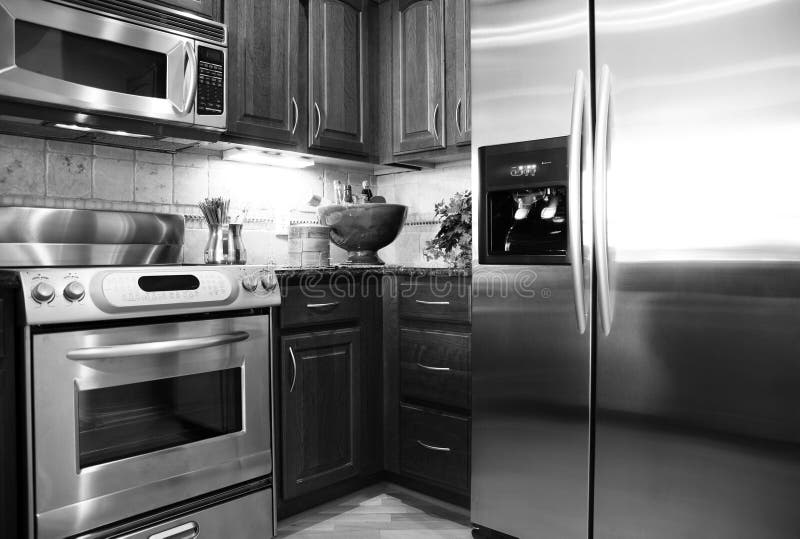 Küchengeräte in schwarz und weiß.