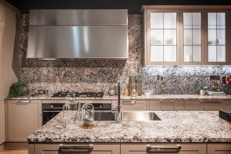 Nội thất nhà bếp hiện đại là lựa chọn tuyệt vời cho những người yêu thích sự tinh tế và sạch sẽ. Những chi tiết nhỏ nhưng tốt lành không chỉ giúp tạo không gian thoải mái mà còn giúp gia tăng giá trị của ngôi nhà của bạn. Hãy tham khảo hình ảnh liên quan để thu thập thêm ý tưởng và sáng tạo. 