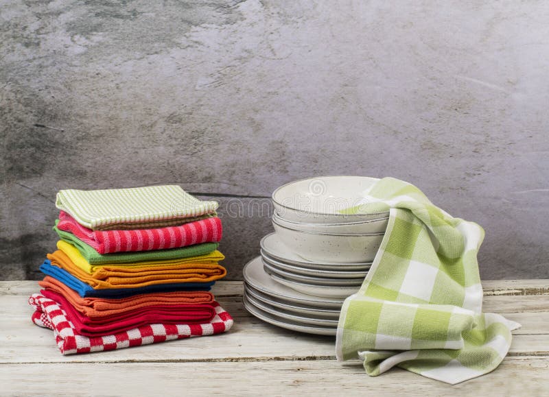 https://thumbs.dreamstime.com/b/kitchen-towels-dishes-wooden-table-gray-background-209997914.jpg