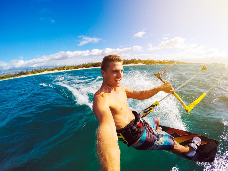 Kiteboarding, спорт Extereme стоковое изображение rf Kiteboarding, спорт Extereme стоковое изображение rf