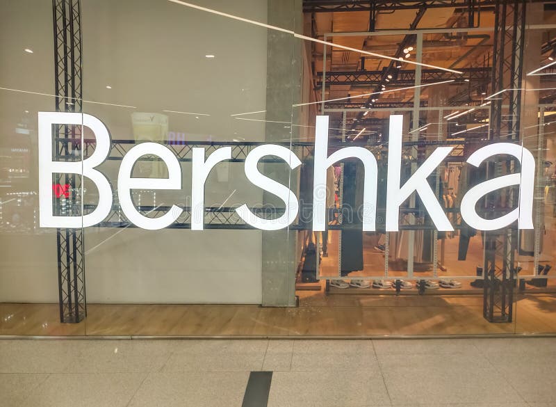 Bershka store in Rome editorial stock image. Image of inside - 145635394