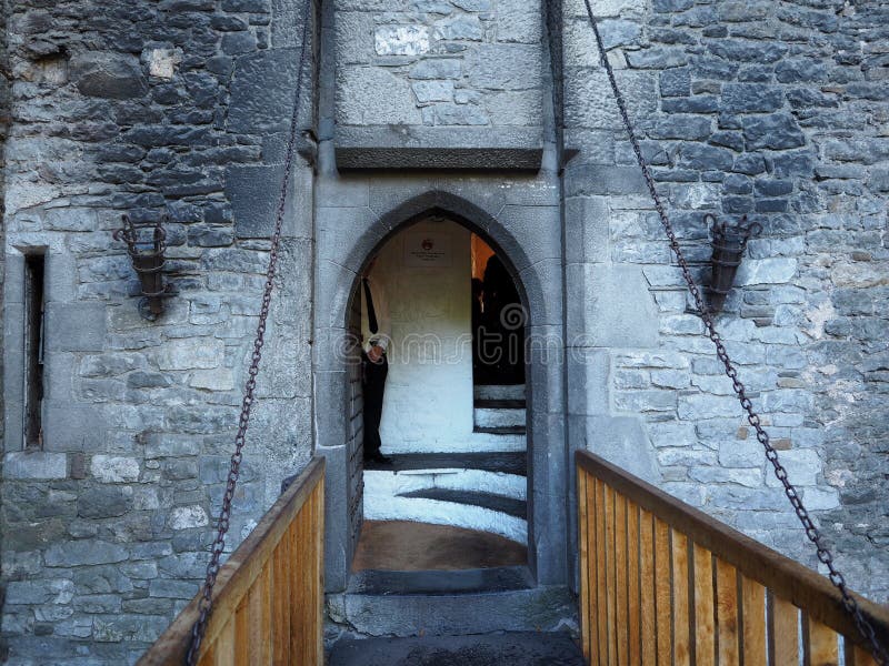 Klaffbro på den Bunratty slotten Irland arkivbild Klaffbro på den Bunratty slotten Irland arkivbild