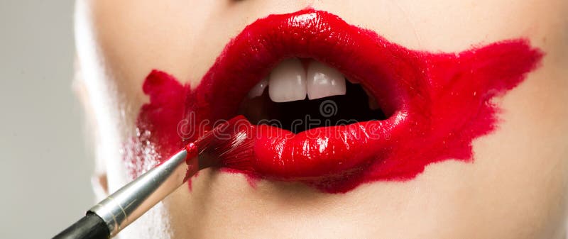Klarer roter Mund der Nahaufnahme stockbild Klarer roter Mund der Nahaufnahme stockbild