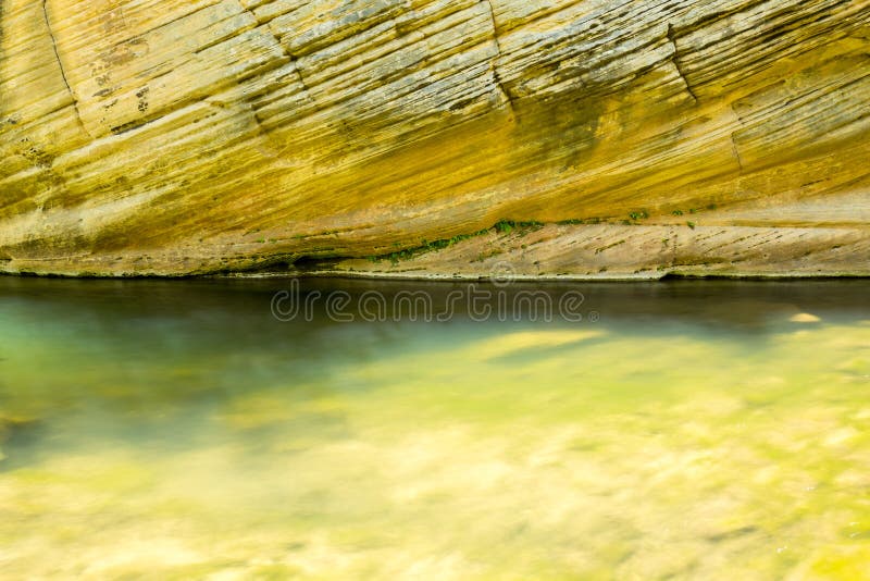 Klarer Westnebenfluß Arizona im Frühjahr lizenzfreie stockfotografie Klarer Westnebenfluß Arizona im Frühjahr lizenzfreie stockfotografie
