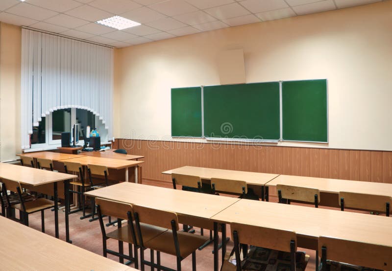 Klassenzimmer mit einer Schulbehörde