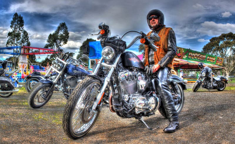Klassieke Amerikaanse Harley Davidson en motorrijder stock fotografie
