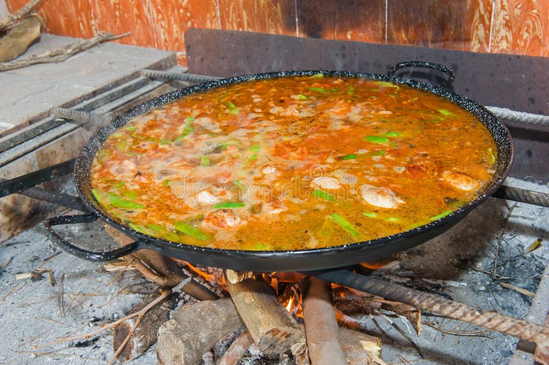 Klassieke Spaanse paella stock fotografie