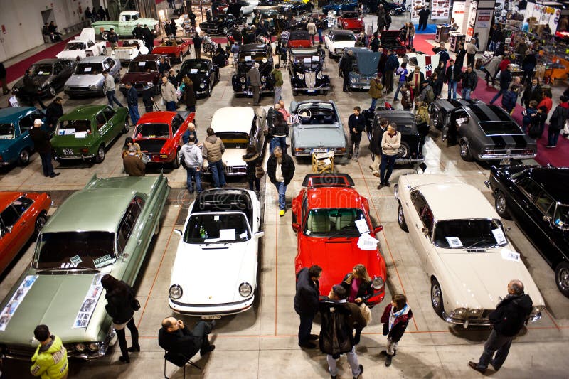 Klassisches Car Show, panoramische Ansicht lizenzfreies stockbild Klassisches Car Show, panoramische Ansicht lizenzfreies stockbild
