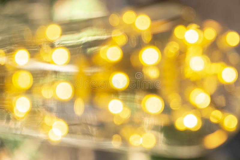 Klassisches Retro- weißglühendes geführtes warmes Weiß der elektrischen Lampe auf Unschärfehintergrund, WeinleseGlühlampe stockfotos