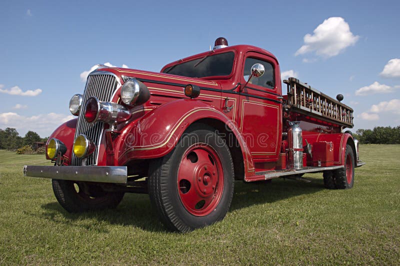 Klasycznego parowozowego ogienia firetruck stary pumper rocznik obraz stock