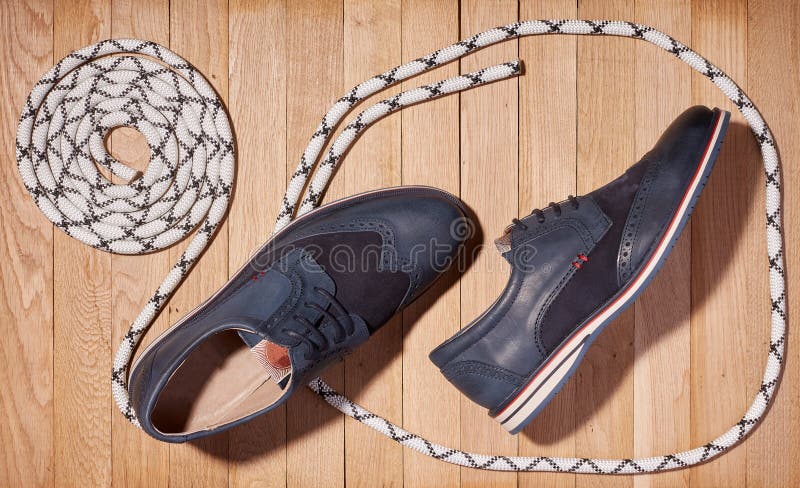 Klasyczny męski zmrok - błękitni rzemienni buty