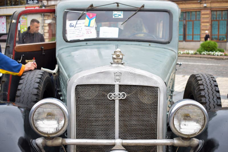 Klasycznego Samochodowego Retro Samochodu Opel Admiral 1938 Frontowy Widok W Czarnym Kolorze Luksusowy Samochodowy Opel Admiral, Obraz Stock Editorial - Image Of Droga, Stary: 128232454