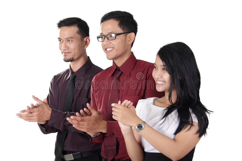 Klatschende Hände des asiatischen Geschäftsteams stockbild Klatschende Hände des asiatischen Geschäftsteams stockbild