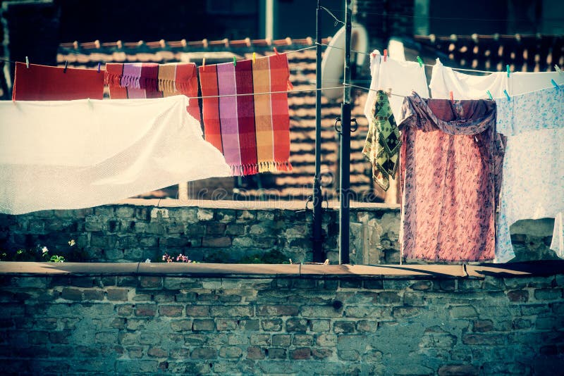 Kleidung auf Zeile stockbild Kleidung auf Zeile stockbild