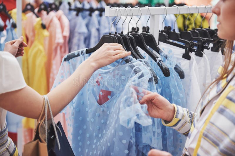 Kleidungs-Shop-Kostüm-Kleidermode-Speicher-Art-Konzept lizenzfreies stockfoto Kleidungs-Shop-Kostüm-Kleidermode-Speicher-Art-Konzept lizenzfreies stockfoto