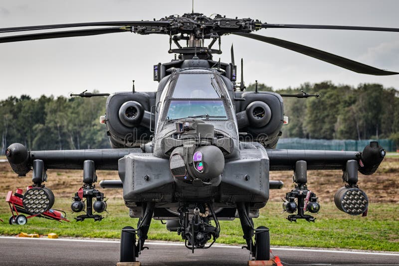 KLEINE BROGEL, BELGIEN - 8. SEPTEMBER, Militär-Apache-Hubschrauberangriff