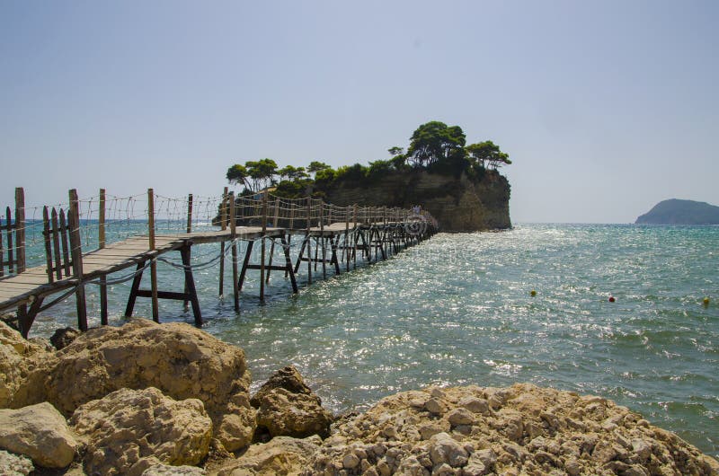 Kleine Cameo Island en de houten brug aan Agios Sostis royalty-vrije stock foto Kleine Cameo Island en de houten brug aan Agios Sostis royalty-vrije stock foto