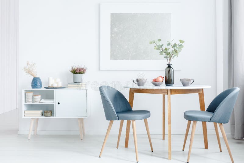 klinker wonder marmeren Kleine Eettafel Met Stoelen Stock Afbeelding - Image of grijs, decoratie: 113815033 klinker wonder marmeren Kleine Eettafel Met Stoelen Stock Afbeelding - Image of grijs, decoratie: 113815033