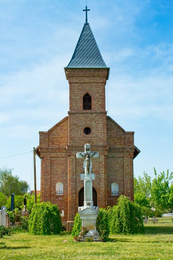 Kleine kerk met kruisbeeld stock fotografie Kleine kerk met kruisbeeld stock fotografie