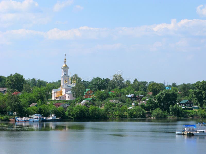 Kleine steden van Rusland, Kimry, Tver-de rivier van het gebied, Volga royalty-vrije stock afbeelding Kleine steden van Rusland, Kimry, Tver-de rivier van het gebied, Volga royalty-vrije stock afbeelding