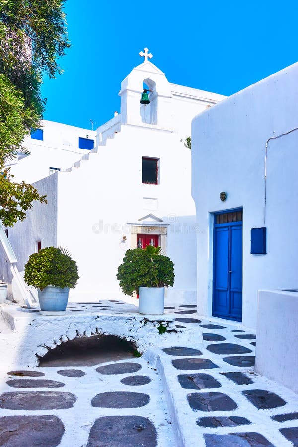 Kleine weiße Kirche in Mykonos stockfotos Kleine weiße Kirche in Mykonos stockfotos