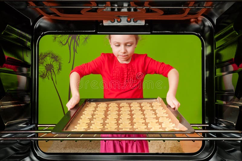 kleiner Bäcker - Innenansicht des Ofens lizenzfreies stockfoto kleiner Bäcker - Innenansicht des Ofens lizenzfreies stockfoto