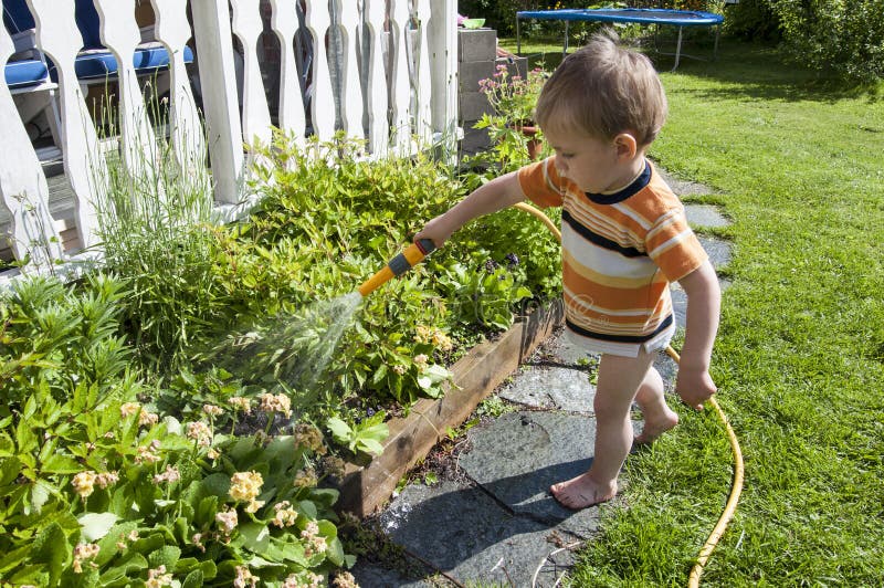 Kleiner Gärtner stockfoto. Bild von kind, blume, jahreszeit 25580446