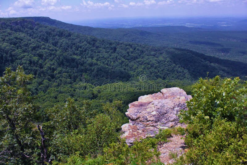 Kleiner Jean River Valley von übersehen an der Berg-Zeitschrift, Arkansas-` s Höhepunkt stockfotos Kleiner Jean River Valley von übersehen an der Berg-Zeitschrift, Arkansas-` s Höhepunkt stockfotos