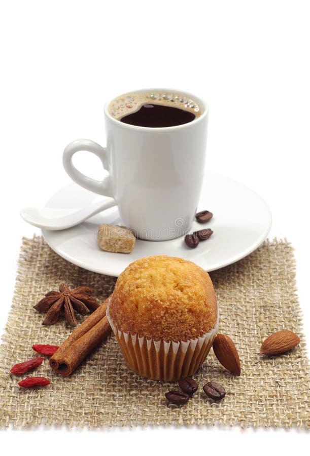 Kleiner Kleiner Kuchen Und Tasse Kaffee Stockbild - Bild ...