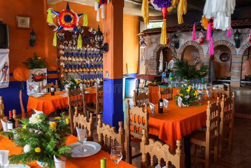 Kleiner Restaurantinnenraum in Janitzio Mexiko lizenzfreies stockbild Kleiner Restaurantinnenraum in Janitzio Mexiko lizenzfreies stockbild
